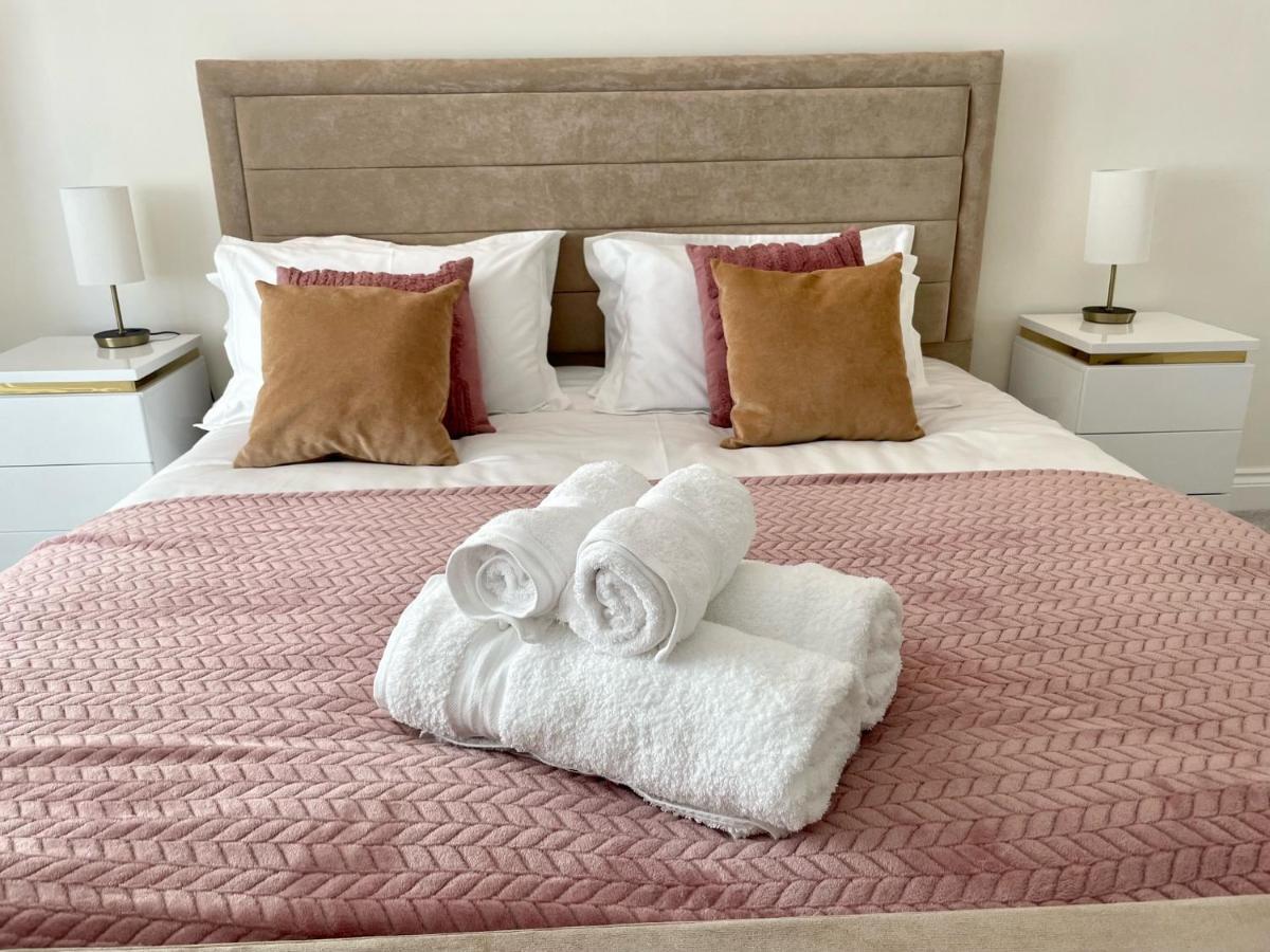 Exquisite Apartment, Stone Throw From The Beach Μπόρνμουθ Εξωτερικό φωτογραφία