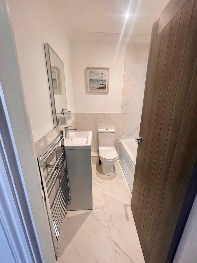 Exquisite Apartment, Stone Throw From The Beach Μπόρνμουθ Εξωτερικό φωτογραφία