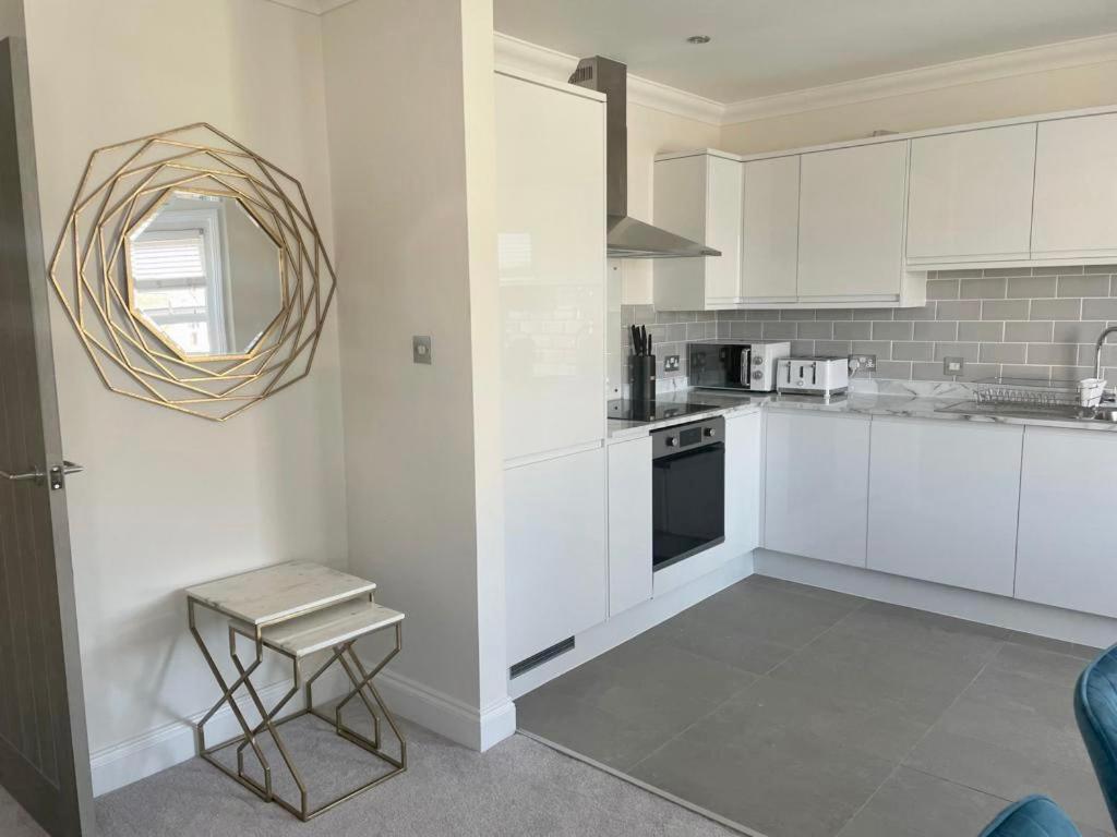 Exquisite Apartment, Stone Throw From The Beach Μπόρνμουθ Εξωτερικό φωτογραφία