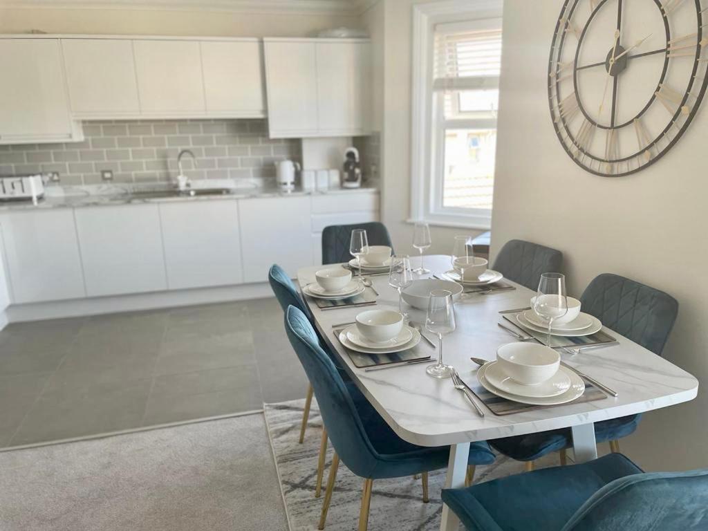 Exquisite Apartment, Stone Throw From The Beach Μπόρνμουθ Εξωτερικό φωτογραφία